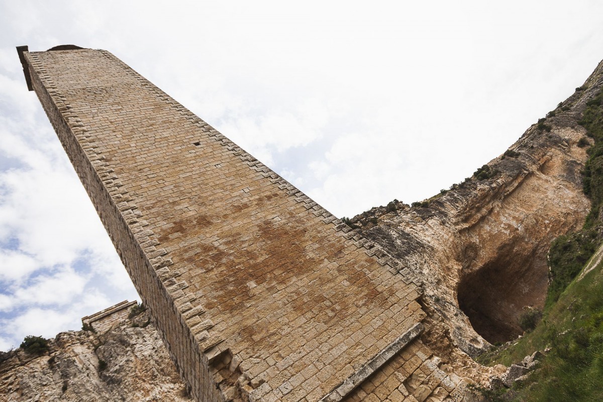 La pilastra de la Foz de Zafrané perteneció a un viaducto del tren de Utrillas