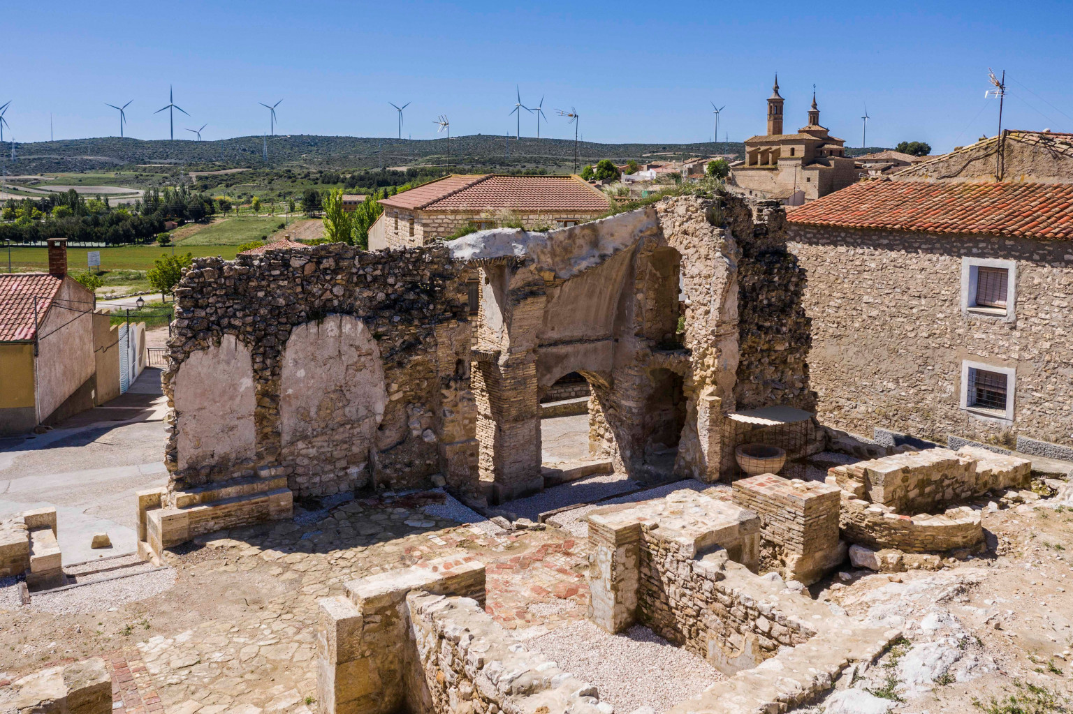 La llamada iglesia hundida de Fuendetodos, templo románico