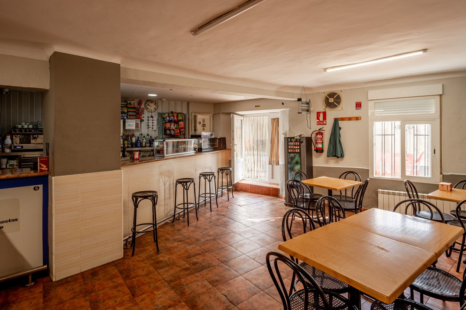 01-bar-el-cordonero-moyuela-barra-y-comedor
