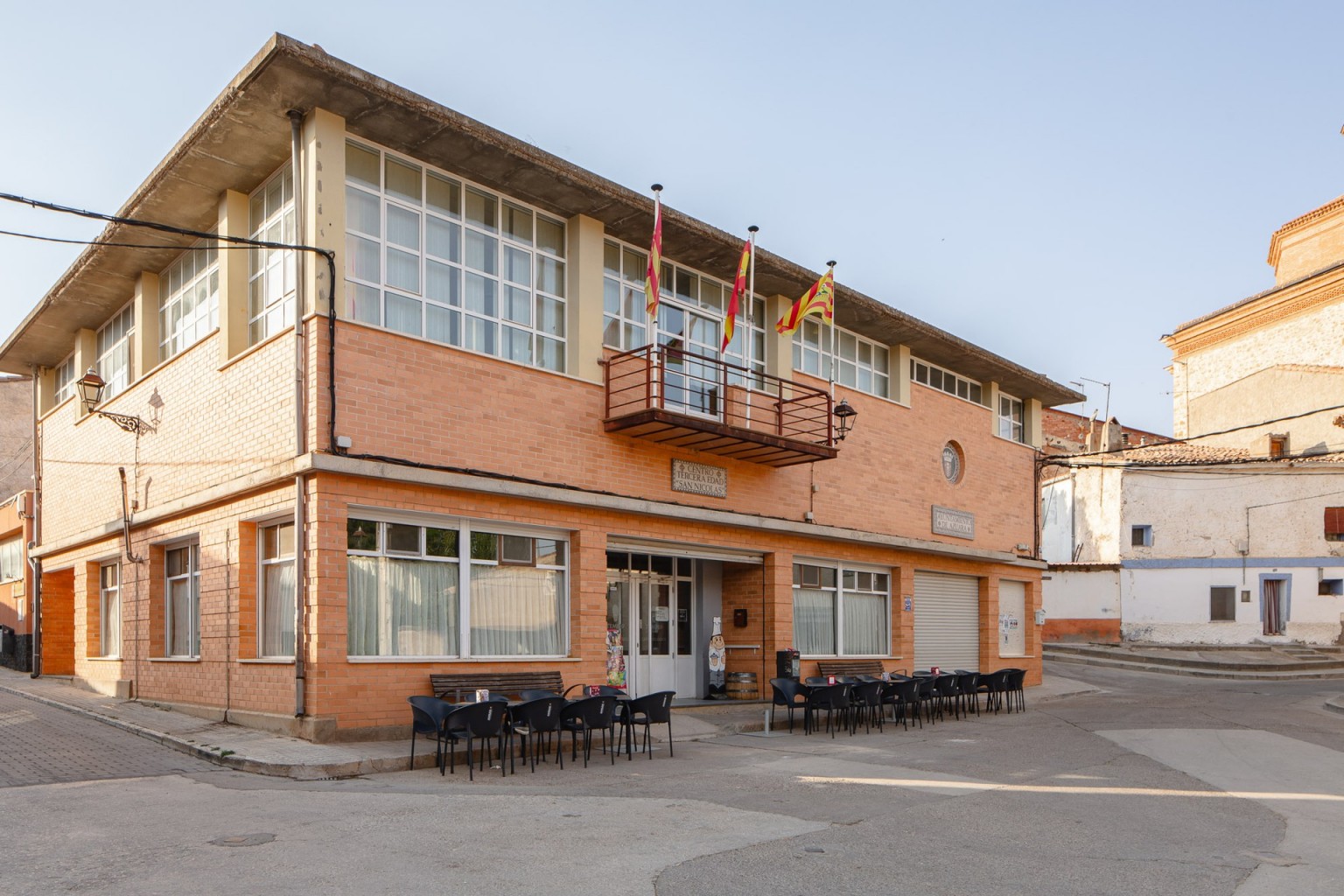 01-bar-la-tercera-edad-azuara-fachada