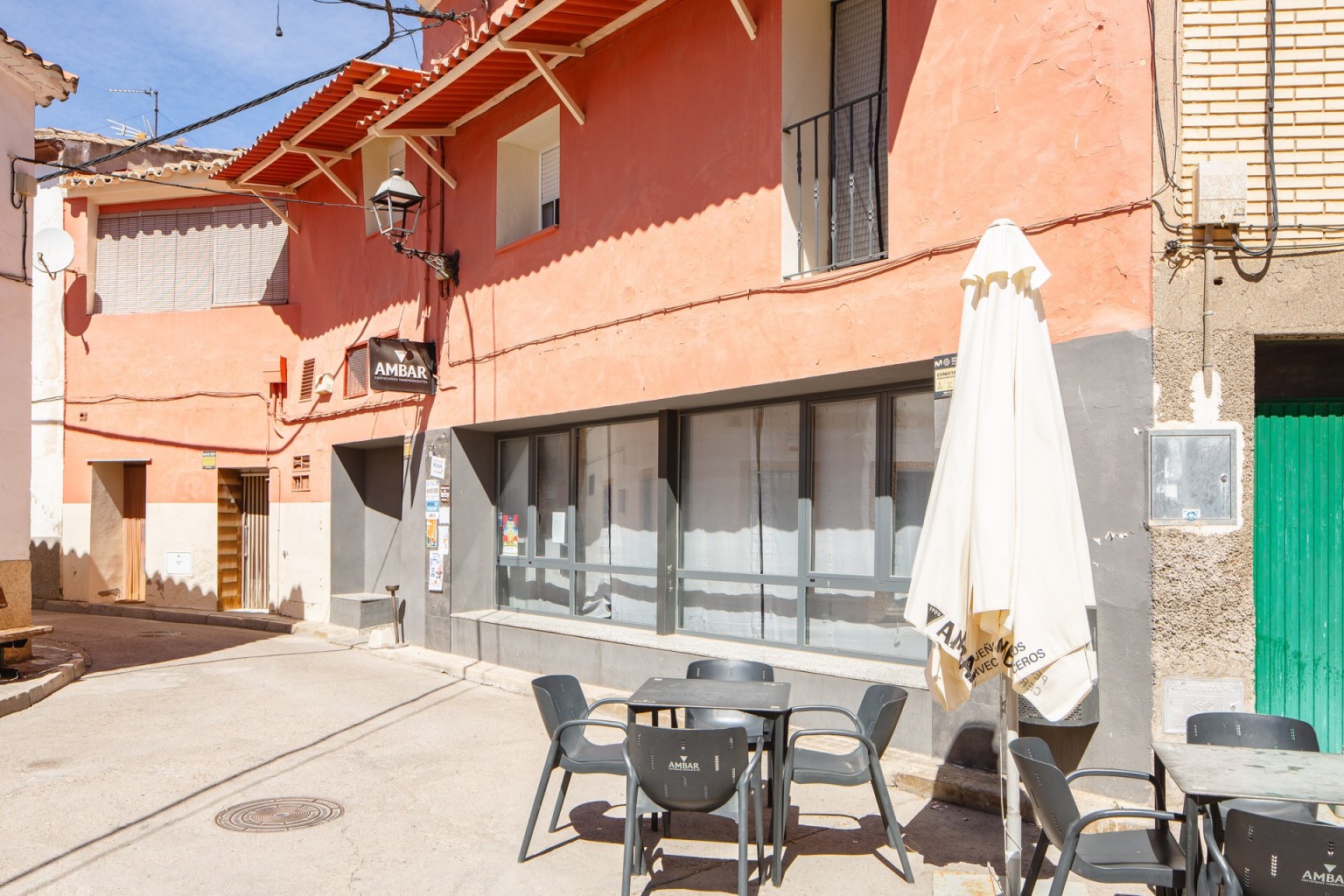 01-bar-pikeras-azuara-fachada-y-terraza