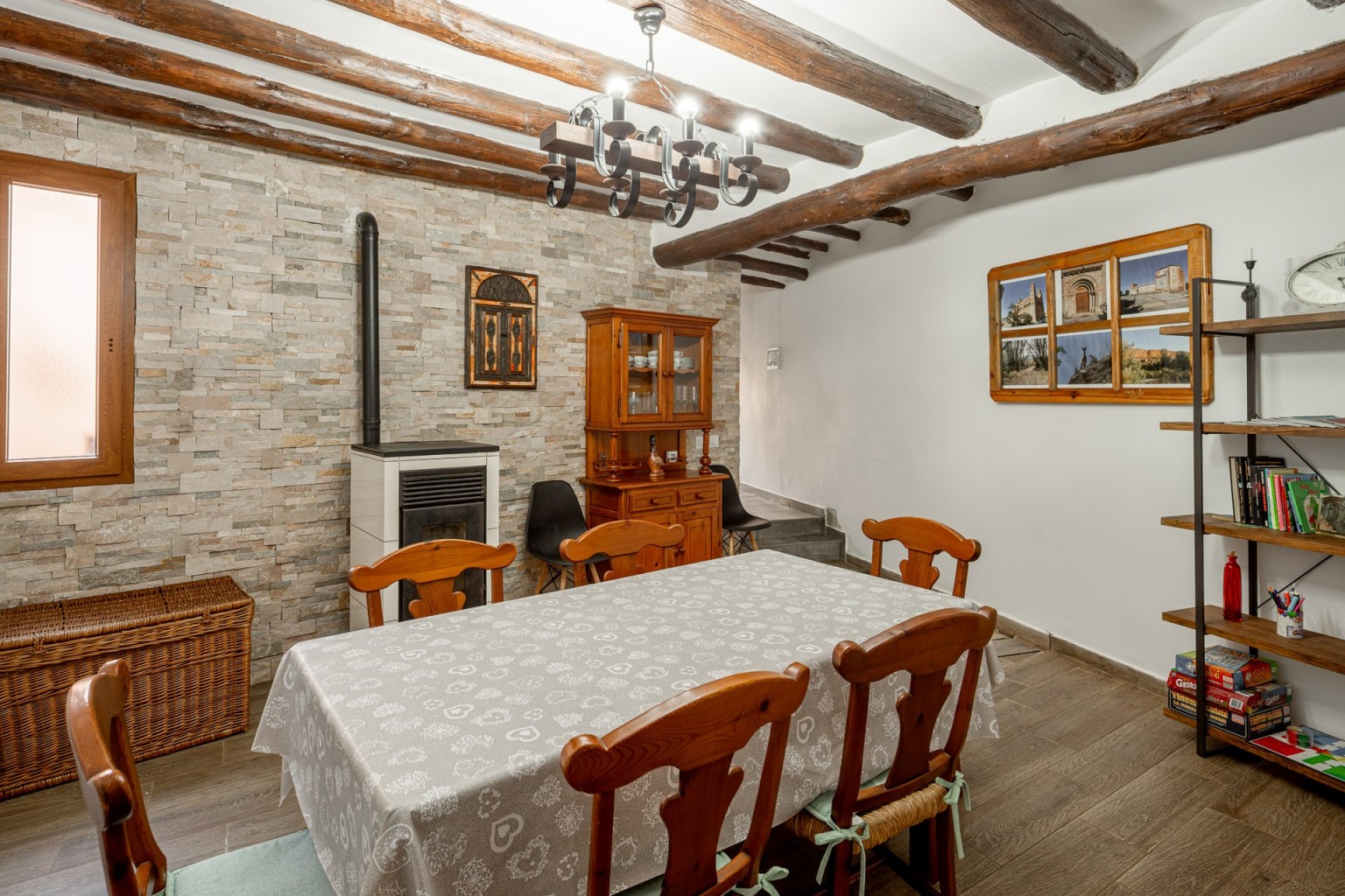01-casa-rural-la-malena-azuara-comedor