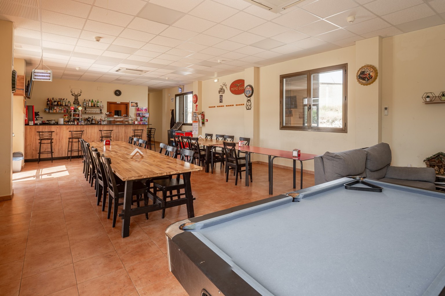 02-bar-albergue-valmadrid-valmadrid-salon-comedor