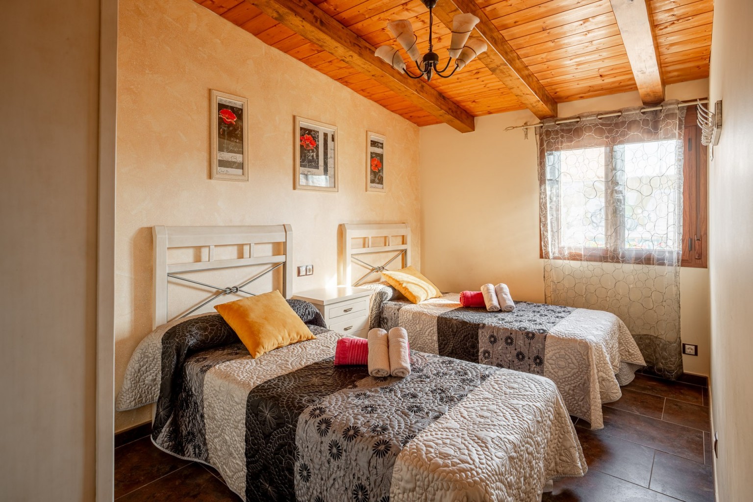 02-casa-rural-campo-de-belchite-la-granja-lecera-dormitorio