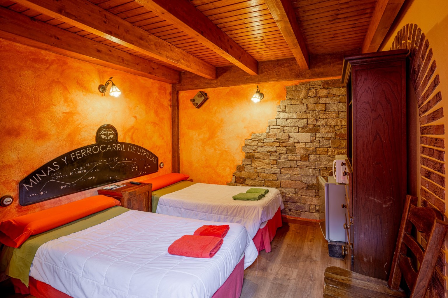 02-casa-rural-el-tren-moyuela-dormitorio