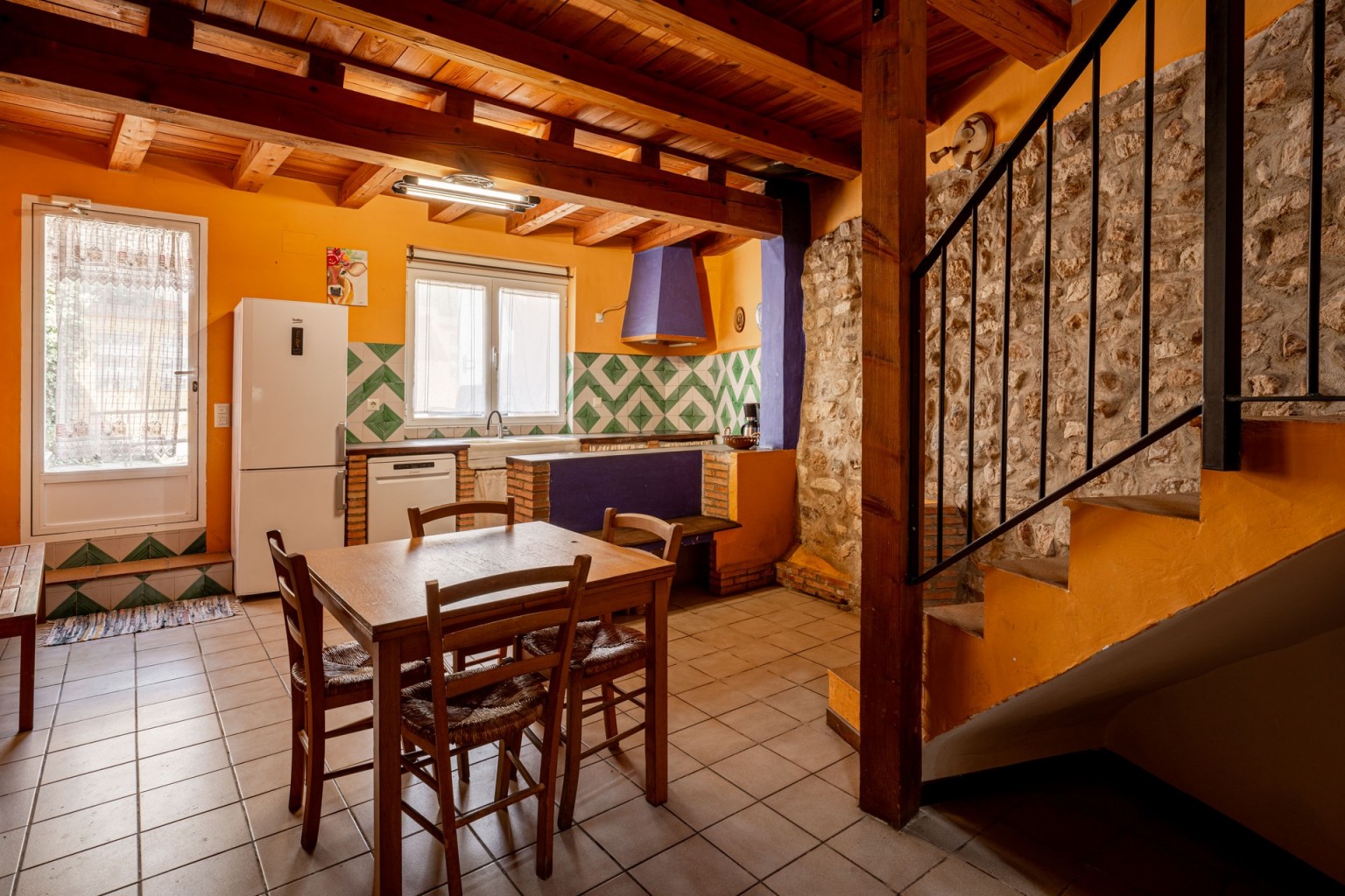 02-casa-rural-jara-azuara-cocina-comedor