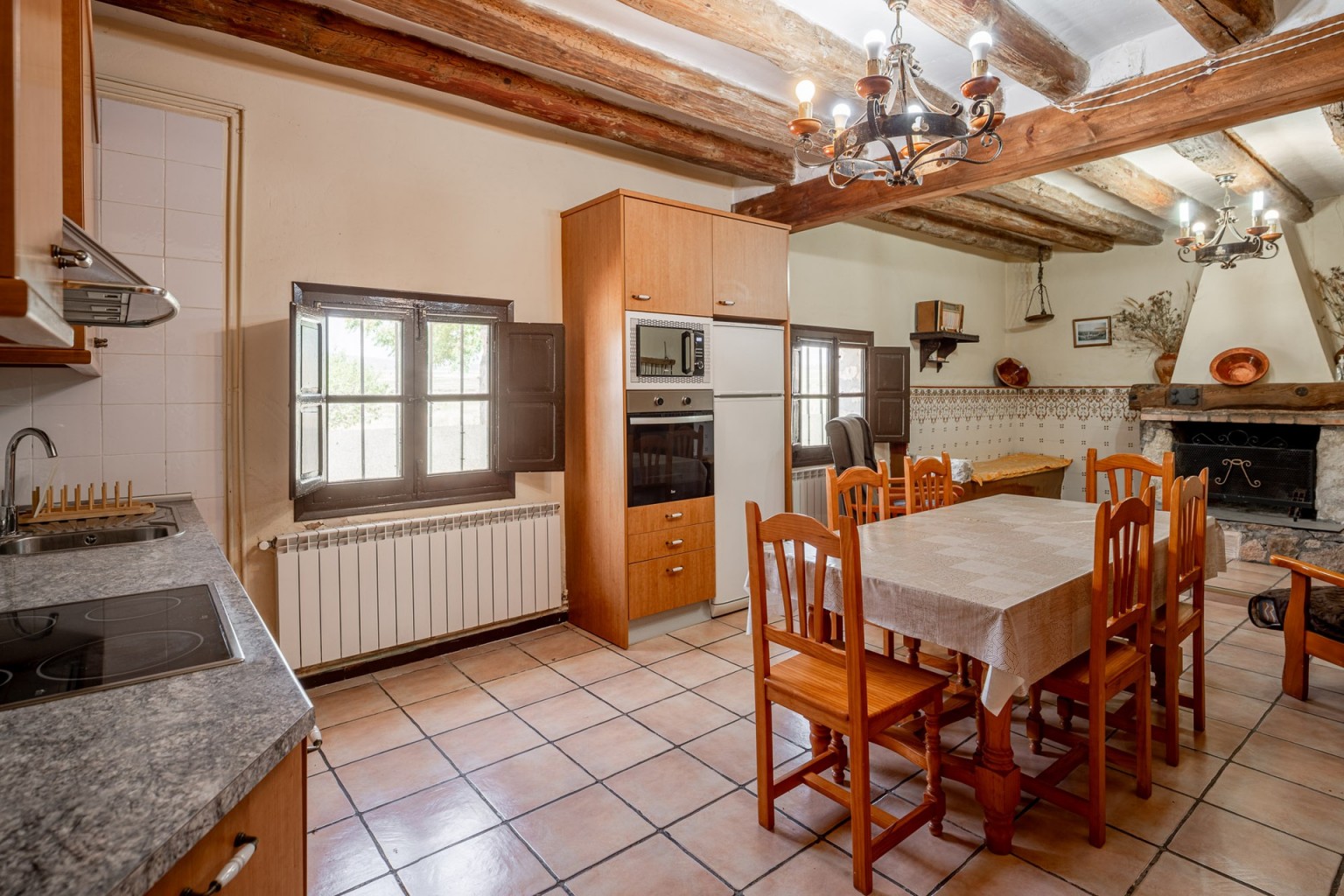 02-casa-rural-la-paridera-la-puebla-de-alborton-comedor