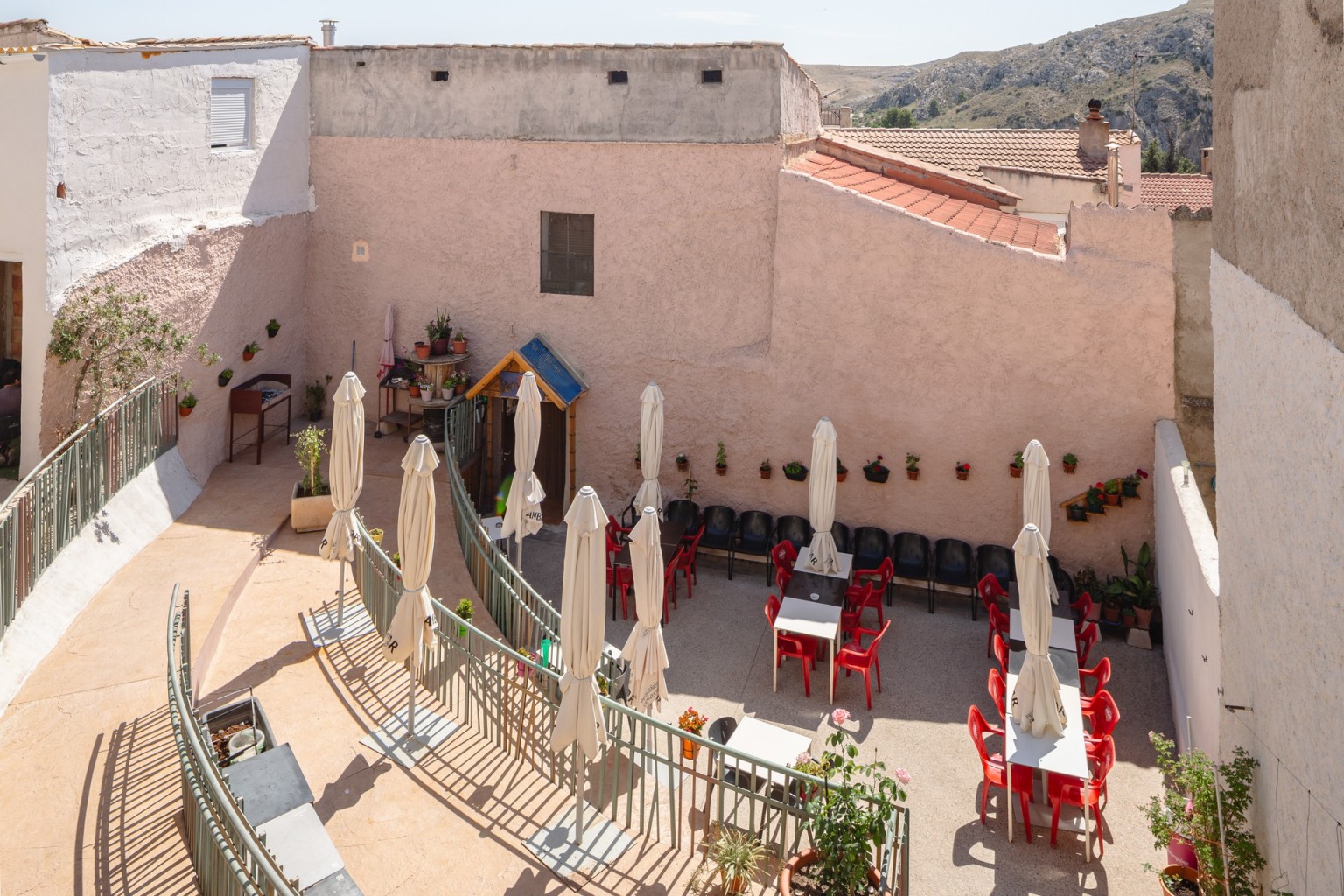 02-el-casino-almonacid-de-la-cuba-terraza