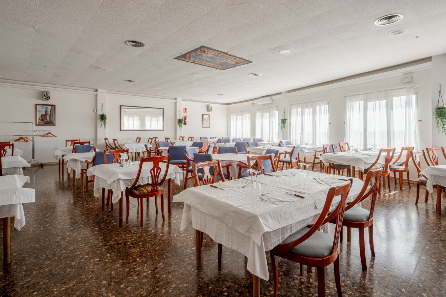 02-hostal-restaurante-pueblo-viejo-belchite-comedor