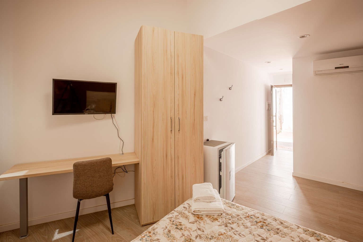 02-pension-paris-almonacid-de-la-cuba-dormitorio