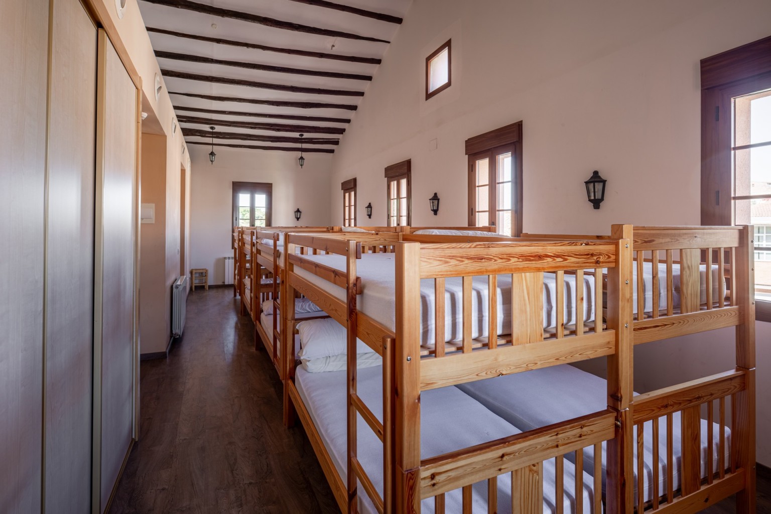 03-albergue-ceres-azuara-habitacion-con-literas