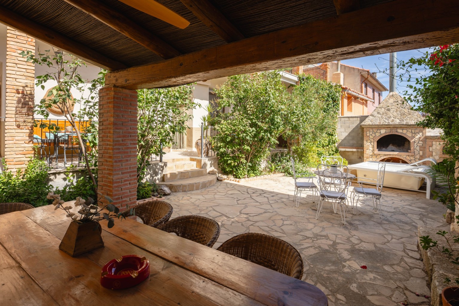 03-casa-rural-el-ralenco-lecera-jardin