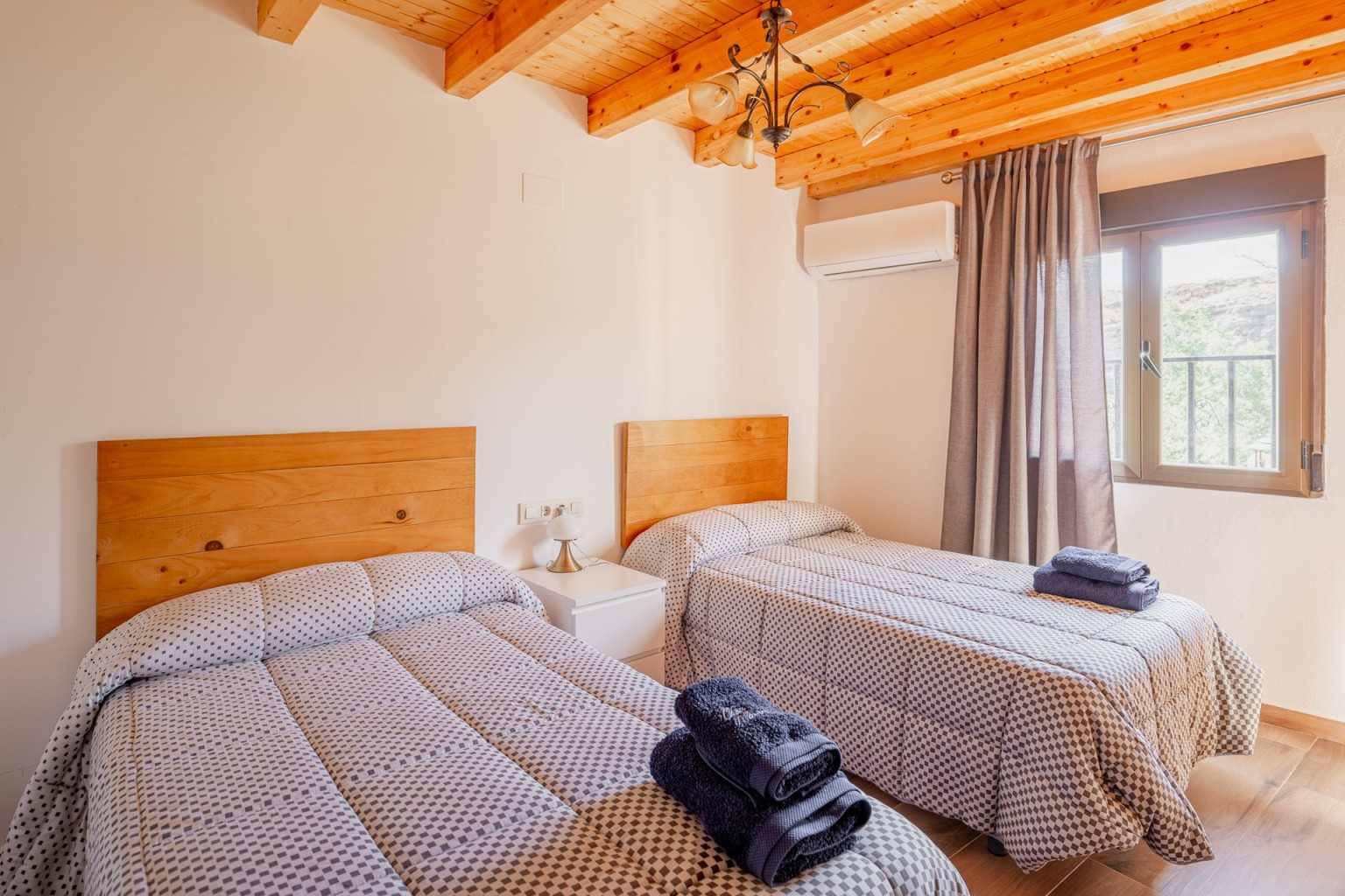 04-casa-marcelinas-samper-del-salz-dormitorio