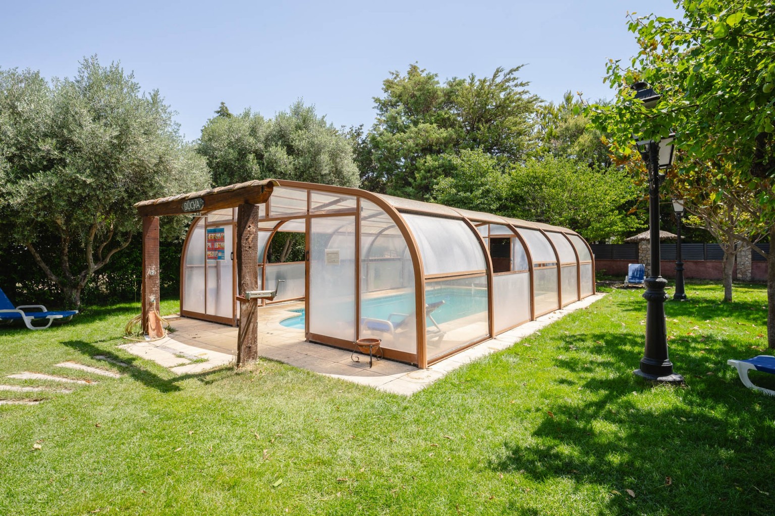 04-hotel-rural-rincon-del-cierzo-lecera-piscina-cubierta