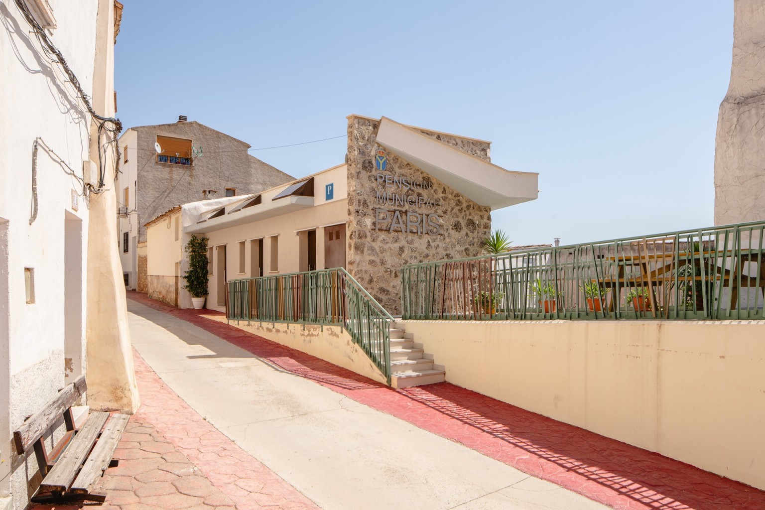 04-pension-paris-almonacid-de-la-cuba-terraza
